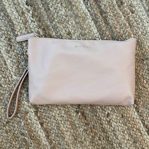 Fawn Design changing clutch